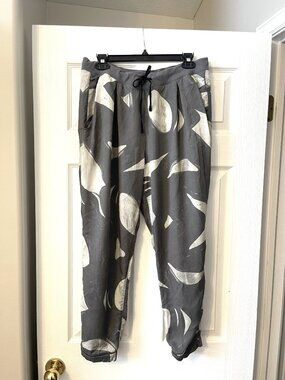 Lululemon Women's size 10  Comfy Sweat Type Pants